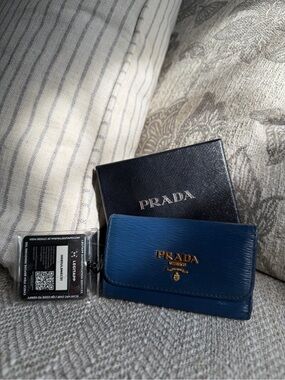 Authentic Prada Milano Blue Leather 6-Key Holder / Key Case + Box & COA